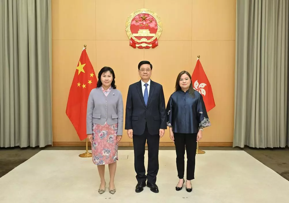 國務院今日(5日)公布免去楊潤雄的職位,任命羅淑佩為文化體育及旅遊局局長