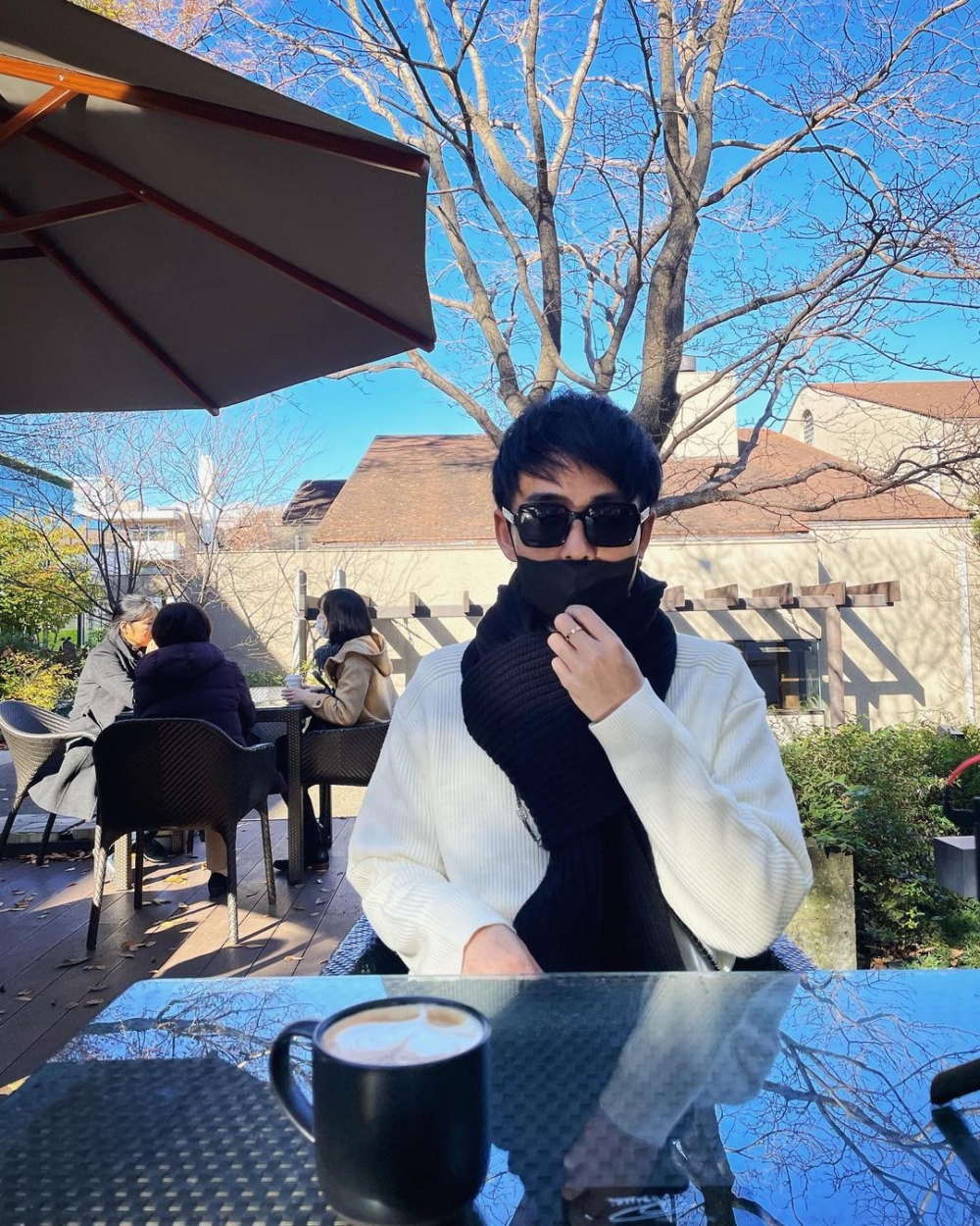 曾樂彤：「大約2018年幫我監製完《躲不開一課》後，我哋合作咗兩次網上cover歌，佢表白我哋先開始。」