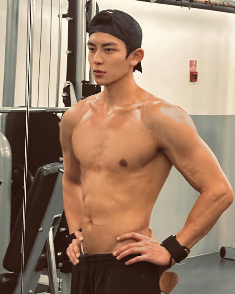 鍾欣潼（阿嬌）早前曾因一晚打賞近6萬人民幣予有「大陸版陳冠希」稱號的內地直播主余衍隆而傳出緋聞