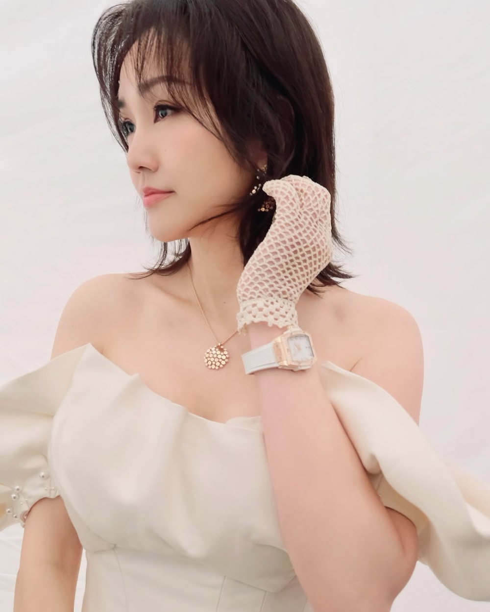 網友：「退步都算，至少唱之前應該好好開下聲掛」