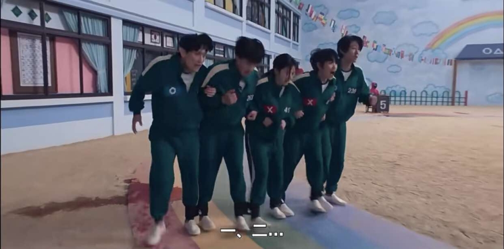 完成5個遊戲的組別,需以5人6腳的方式一起衝向終點線,才算是真正成功過關!