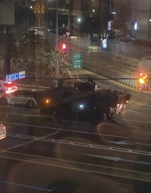 更有戰車於街道上出現