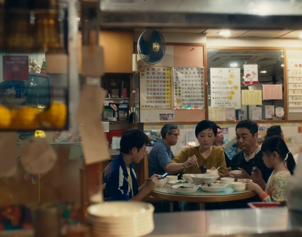 「爸爸」簡福駒，在慘劇發生後，仍在與妻子開設的「飯飯好茶餐廳」工作多年