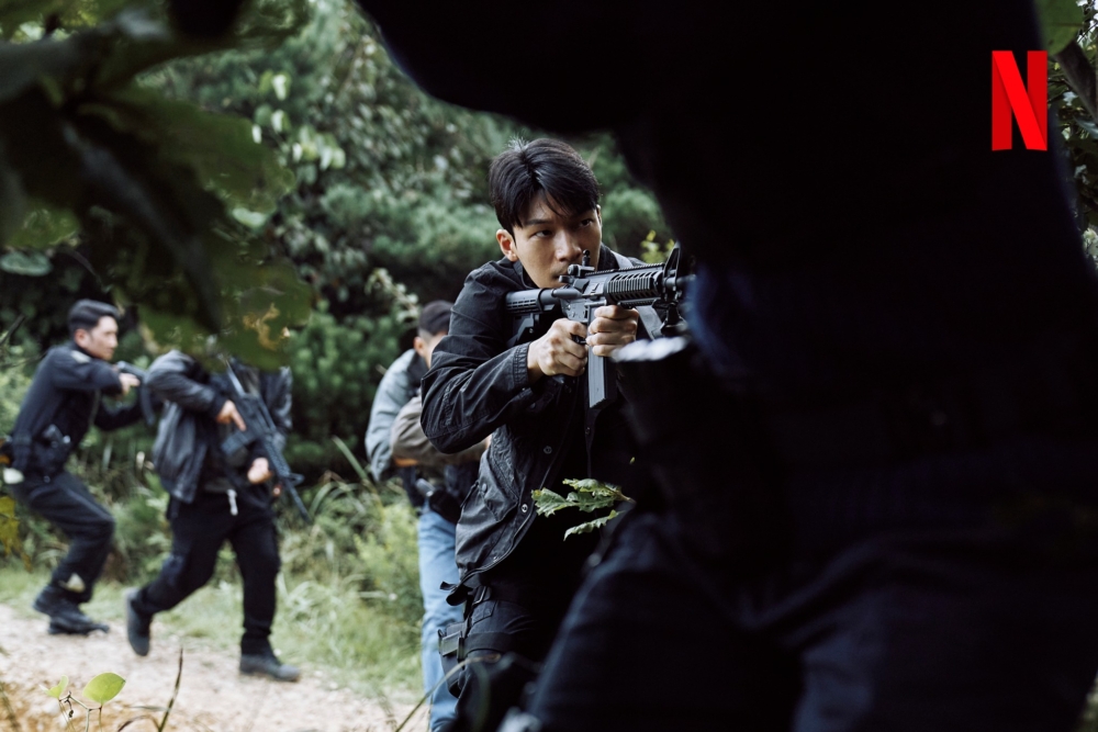 魏嘏雋飾演警察黃俊昊。