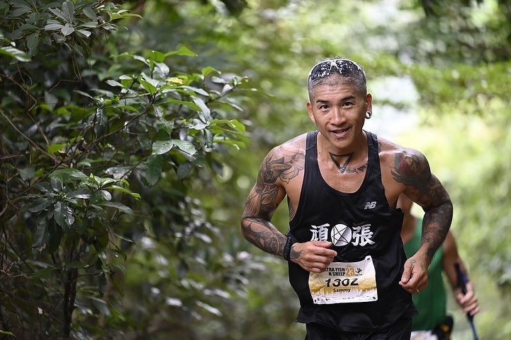 今日（4日）主音蘇浩才（Sammy），就突然在社交平台發文透露起身時左耳突然失聰