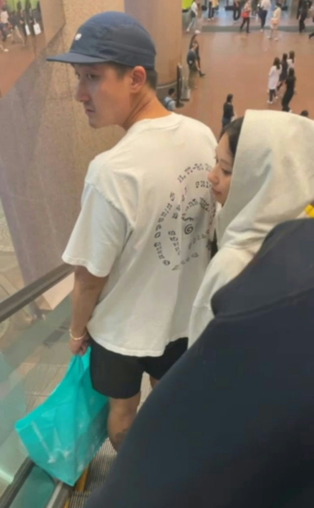 有指二人已經分開超過一個月並且復合機會甚微