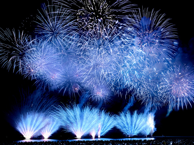 豪斯登堡今年的冬季煙花活動特別增加了煙花施放天數！