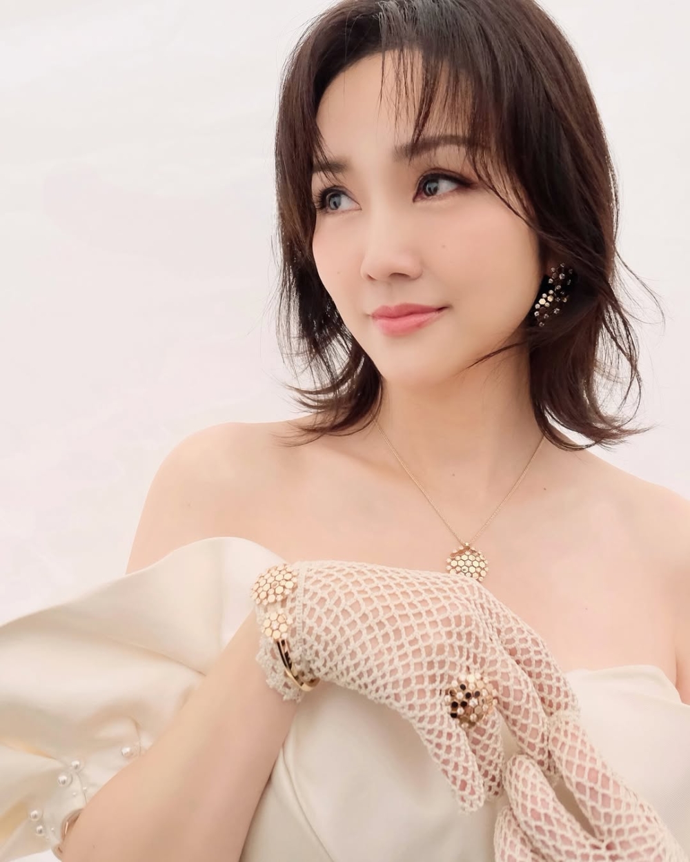 一開始謝安琪發揮正常，只是唱到高音部分，卻即刻遞咪給現場粉絲大合唱，尾段部分又疑似唱到大走音