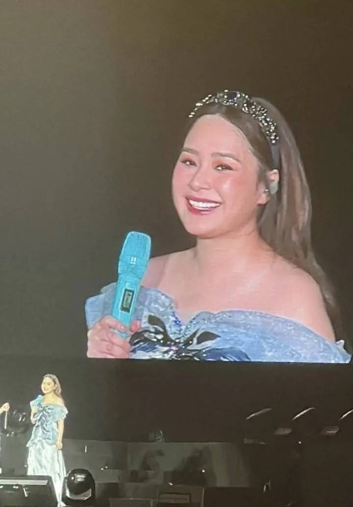 有網民分享一張阿嬌在演唱會台上大屏幕的的照片