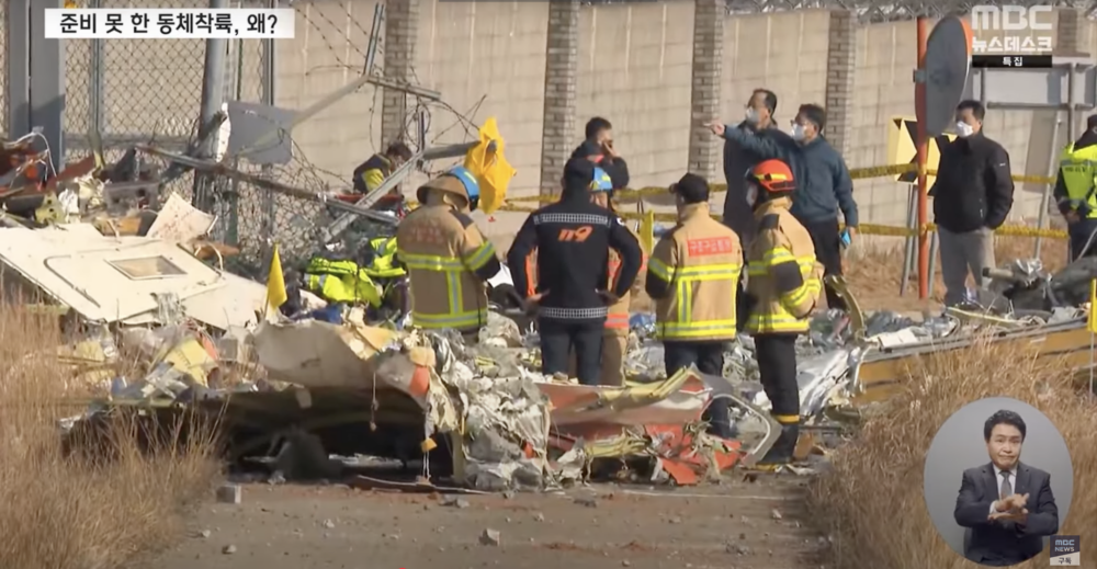 另一生還的25歲具姓空姐,其腳踝和頭部受傷,所幸沒有生命危險