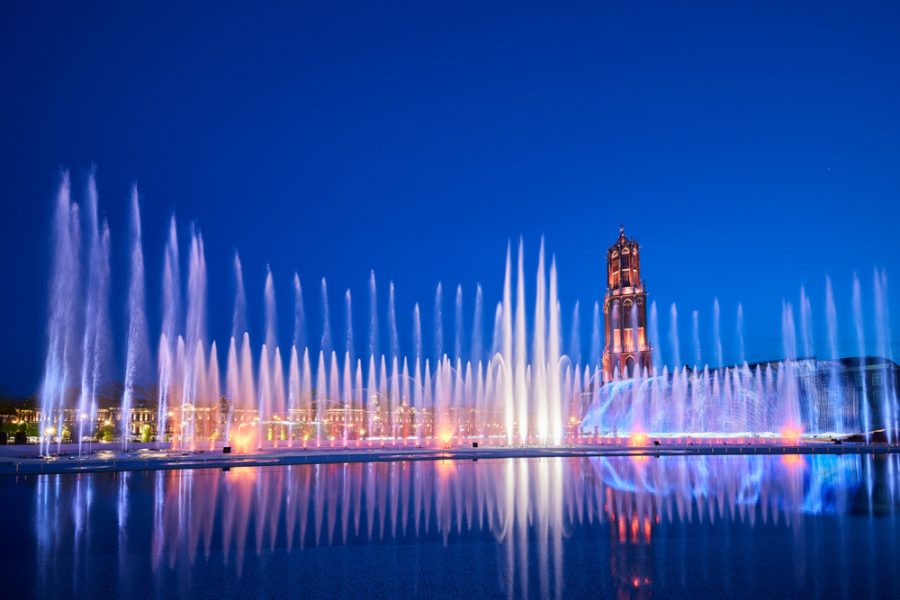 號稱日本最大的音樂噴泉秀「魔幻之水」！