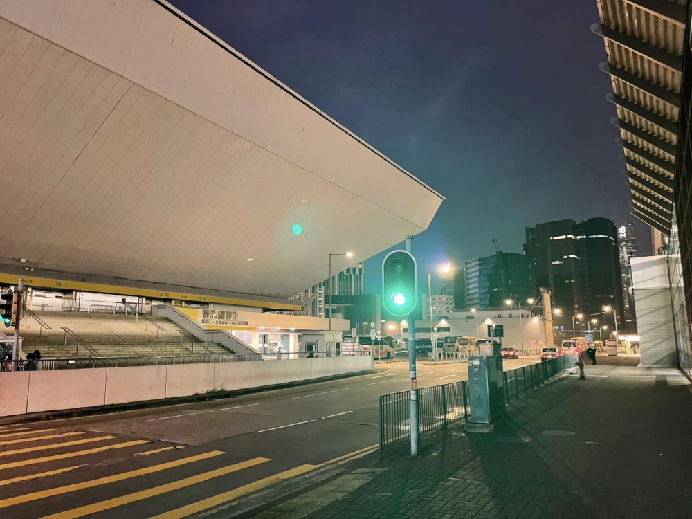 何議員指出在今年第四季至明日首季，紅館就只有劉德華、汪明荃、陳慧嫻等30多場演唱會