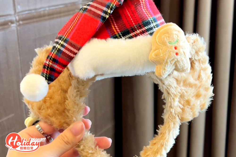 場內有大量頭飾、懷舊相機及玩味道具供大家借用。