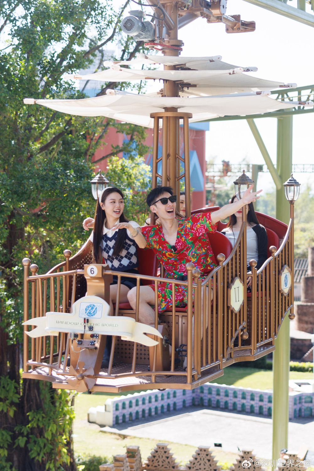 乘搭高空觀景纜車可以從高空360度俯瞰整個歐洲區的景色～