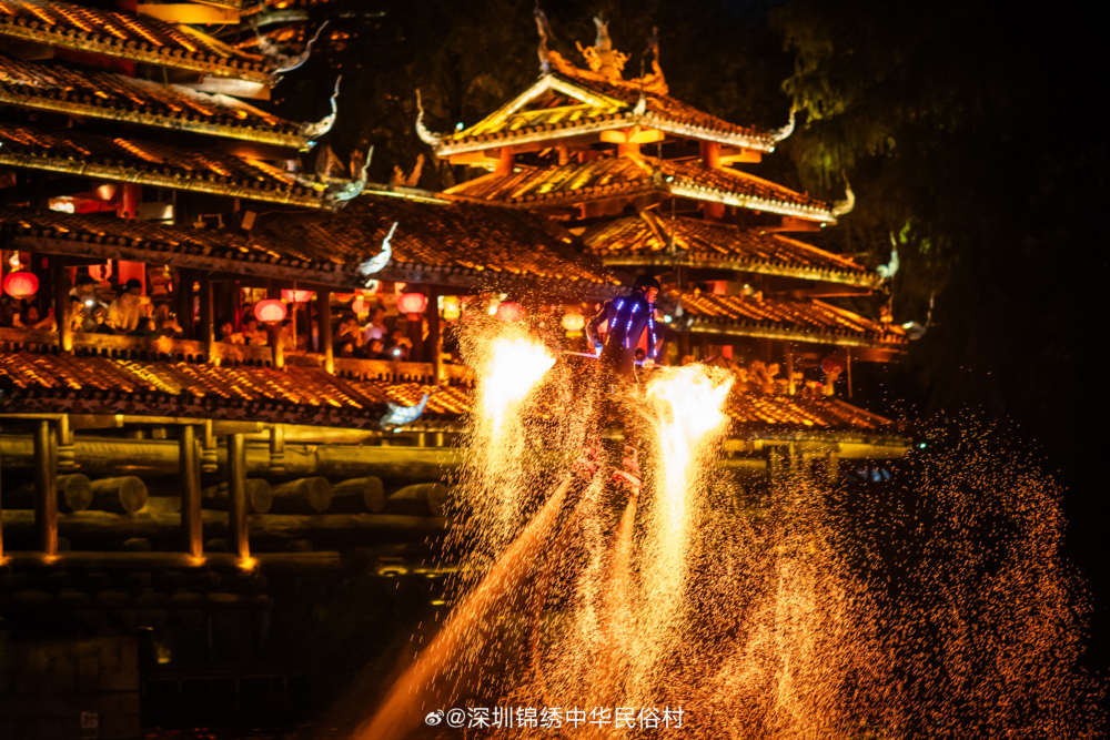 迎接2025年，錦繡中華民俗村打造大型國風沉浸式文娛主題區「錦繡盛事·夢華錄」，佔地2萬平方米。