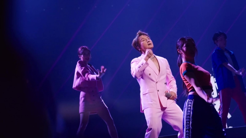 方力申表情上都交足功課