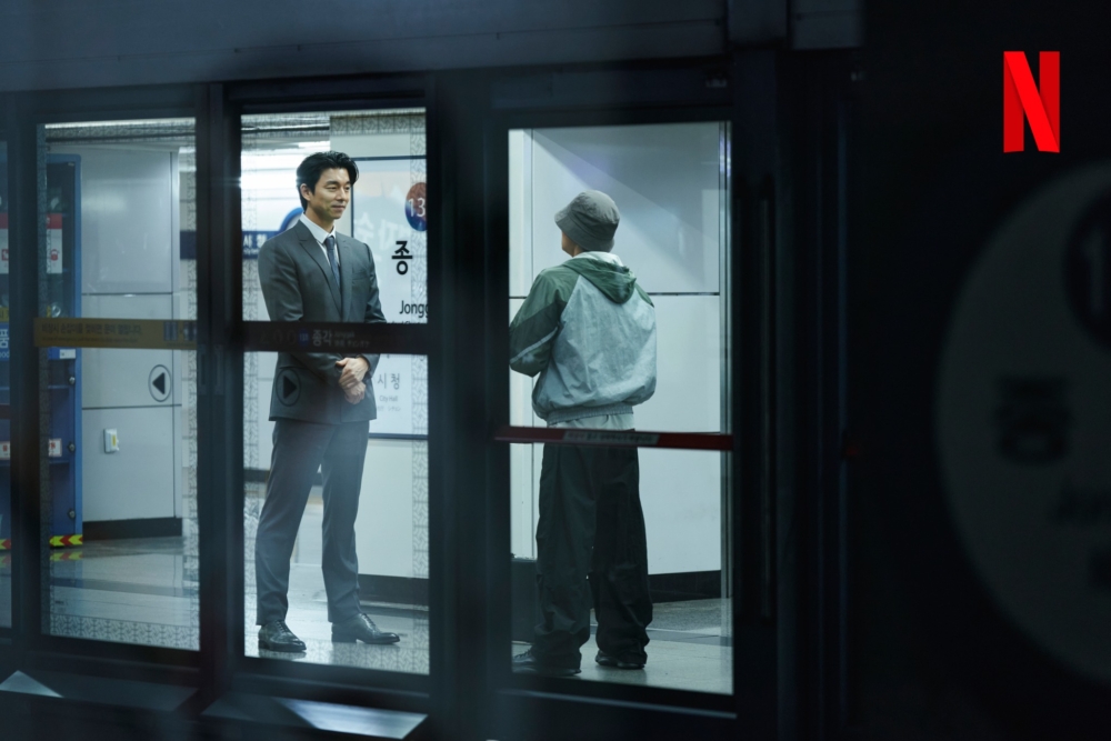 孔劉飾演西裝男aka畫片男。