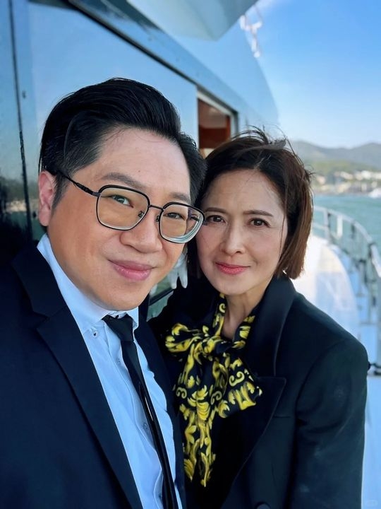 伊健在女友因工作太多令健康陷入低潮時一直不離不棄，堪稱娛樂圈痴情男。