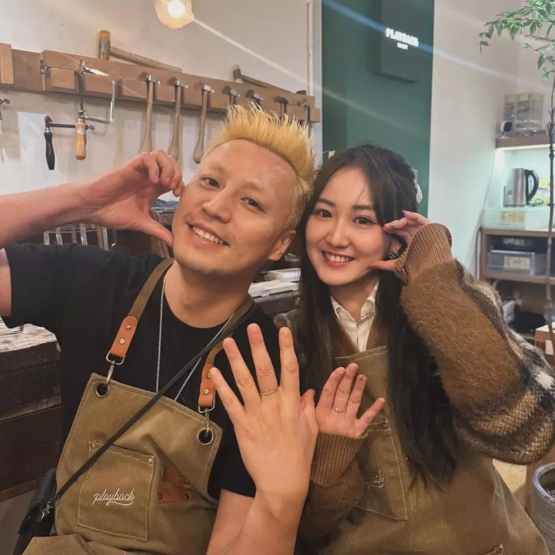 現年41歲的張建聲去年聖誕節大方認愛，與比自己年輕16歲的工展小姐女友曾嘉晴（Angel）拍拖