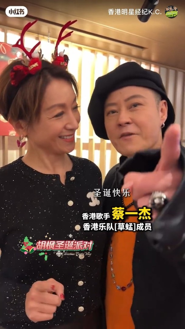 蔡一傑帥氣十足指向鏡頭說Merry Christmas,反應甚快勁醒神,似乎手術後休養得不錯。