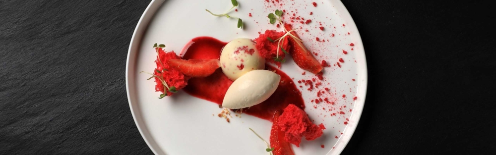 The Mira Hong Kong：免費蛋糕＋汽酒。