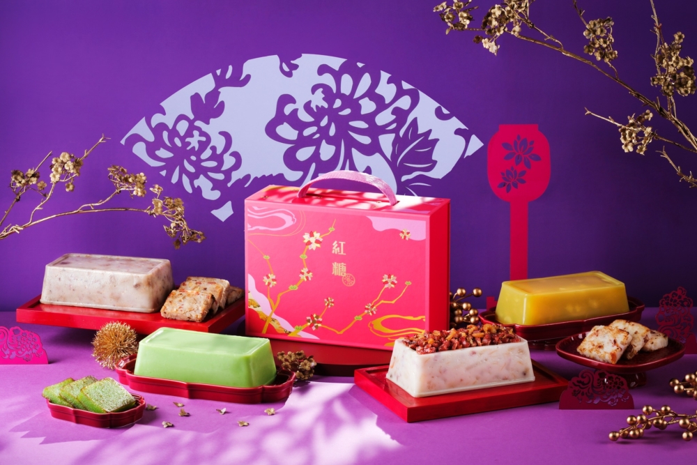 香港嘉里酒店今年精心呈獻由紅糖中菜行政總廚余偉經師傅及其團隊匠心製作的一系列新春賀年糕點～