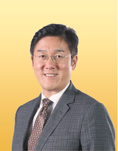 「五索」早年於「富豪飯局」認識到66歲大生銀行主席馬清鏗其後譜出父女戀