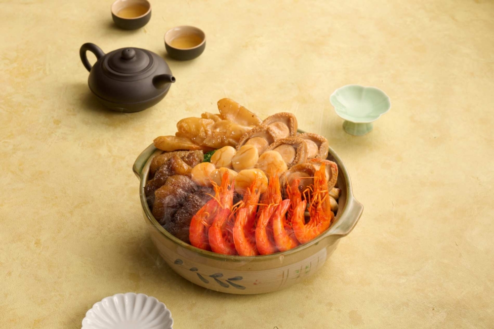 鮑魚聚寶盆菜。