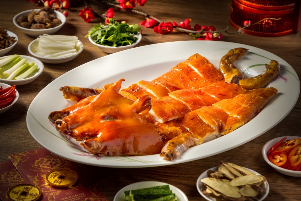 金玉滿堂鴻運乳豬～