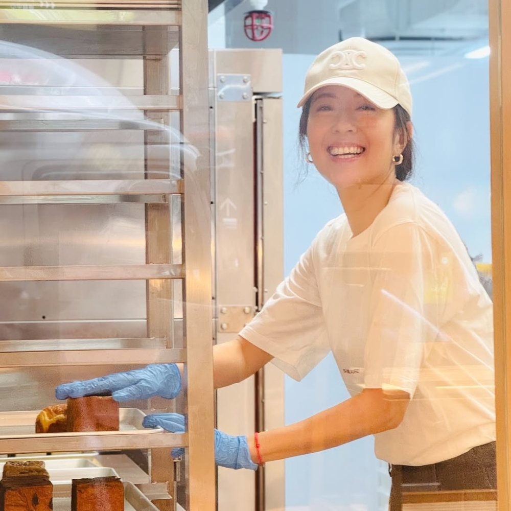 唐詩詠有份開設的吐司專門店自開業以來大受歡迎，每日麵包出爐時間前都會出現人龍相當旺場