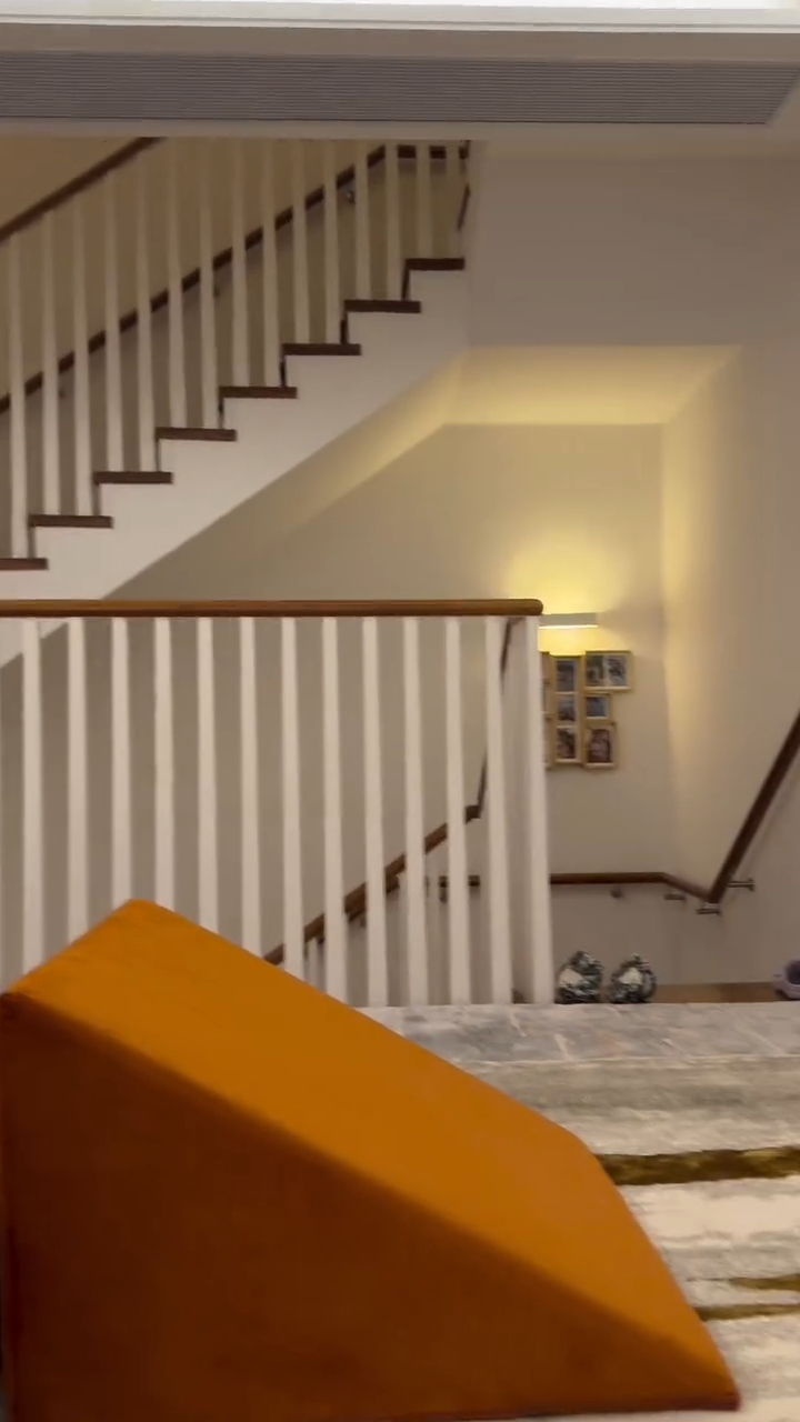 早前有報導指五索現居住的山頂麥當勞道豪宅，市值逾9000萬