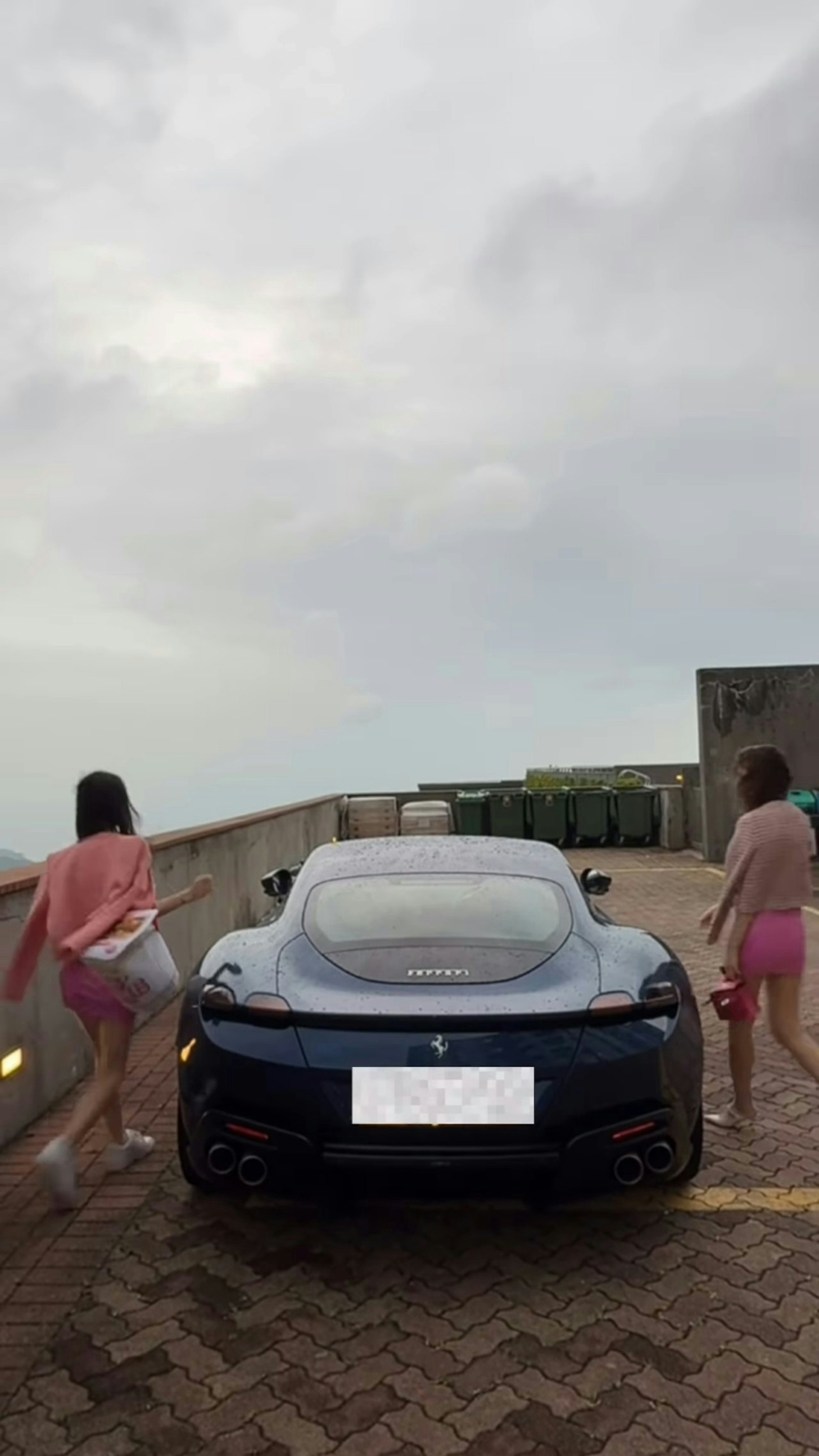 鄧兆尊又評價平日五索炫富行為「吹大咗」，更叫她要做下功課