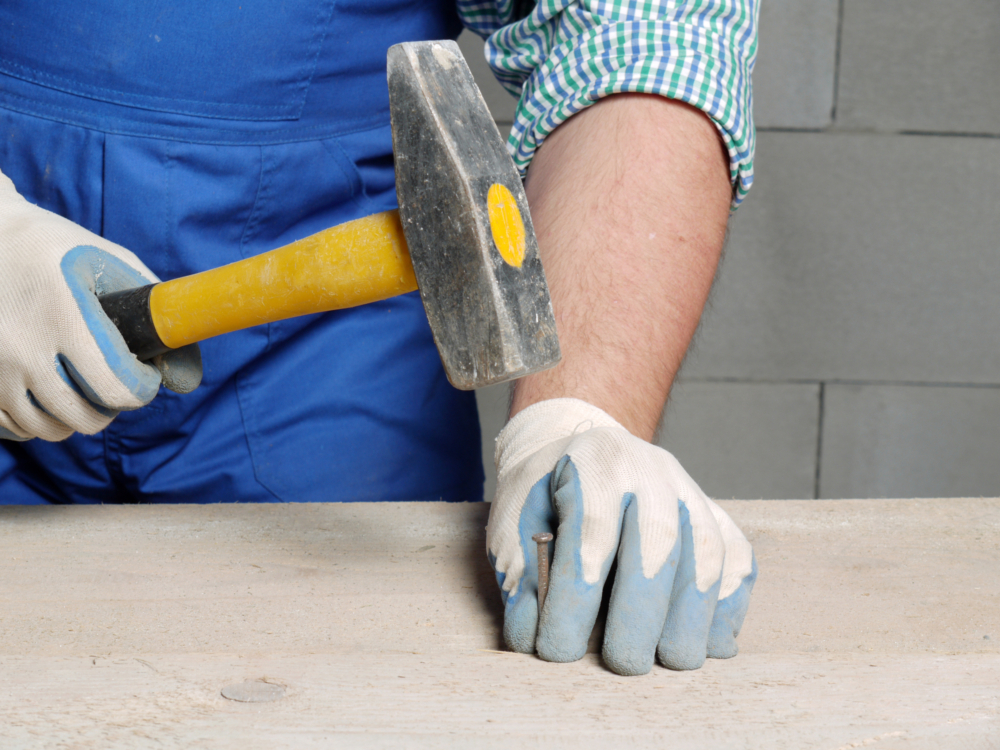 初二不適合進行釘錘工程,否則可能會把家裡的財氣「釘」壞。