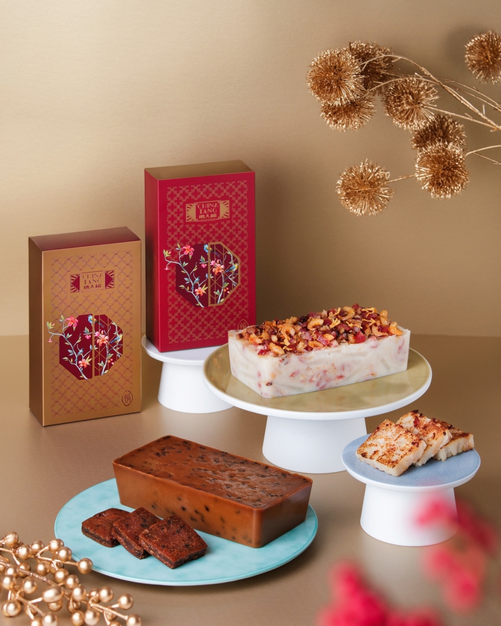 本地生曬臘味蘿蔔糕及赤崁糖有機紫糯米鮮椰汁年糕。