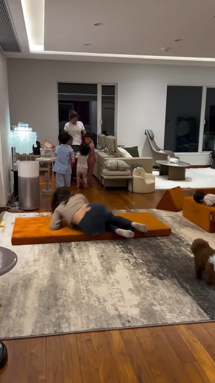  該屋實用面積2800方呎，有4個房間，另1套房，共有約3個浴室。