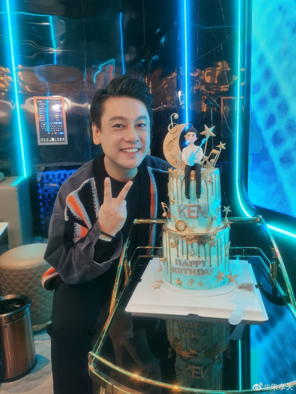 去年除夕他更是宣布入駐小紅書，近日亦發佈了一部他到北京年貨市集採買年貨的影片