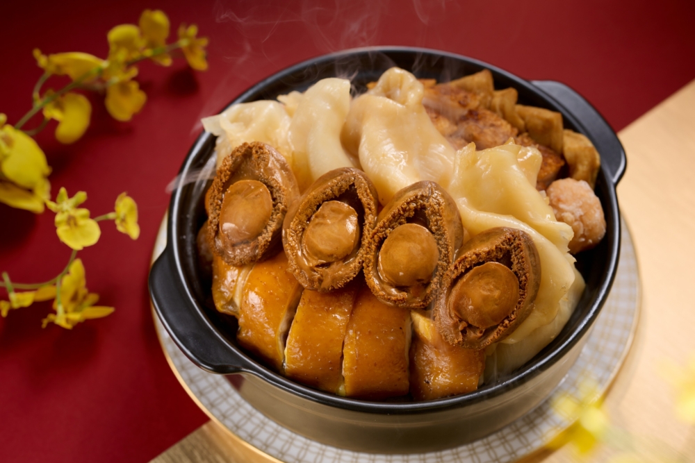 節日盆菜(4位用)。