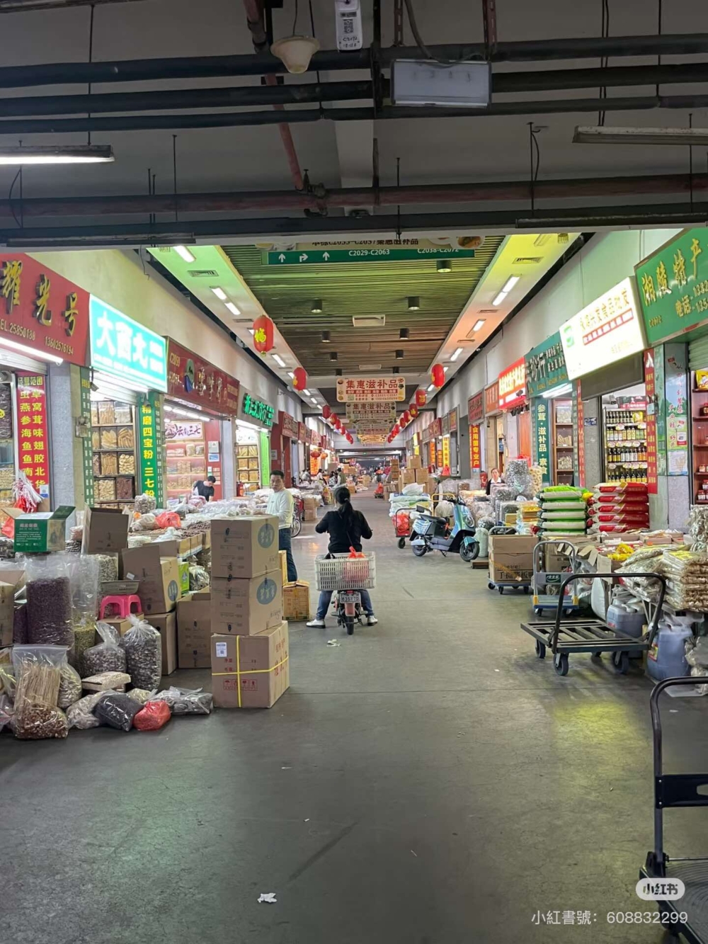 海吉星農批市場主要分成水果區、乾貨副食品區、蔬菜肉類蛋區及海鮮區。