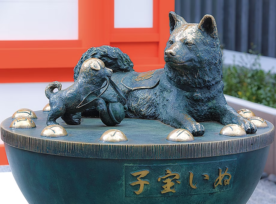 「子寶犬」雕像，「狗」奉為順產的守護神！