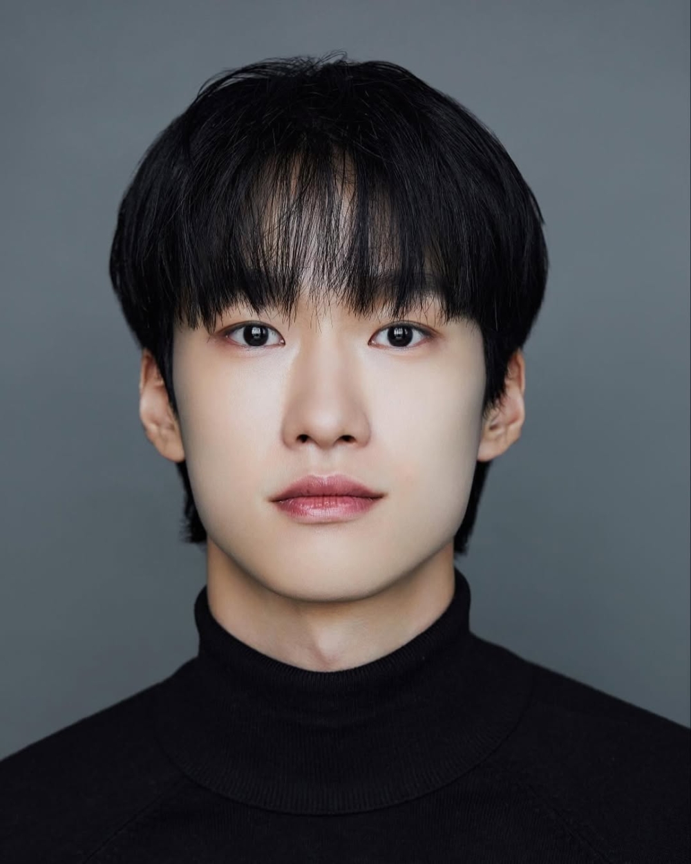 據知李相俊身高184公分，1998年3月3日生