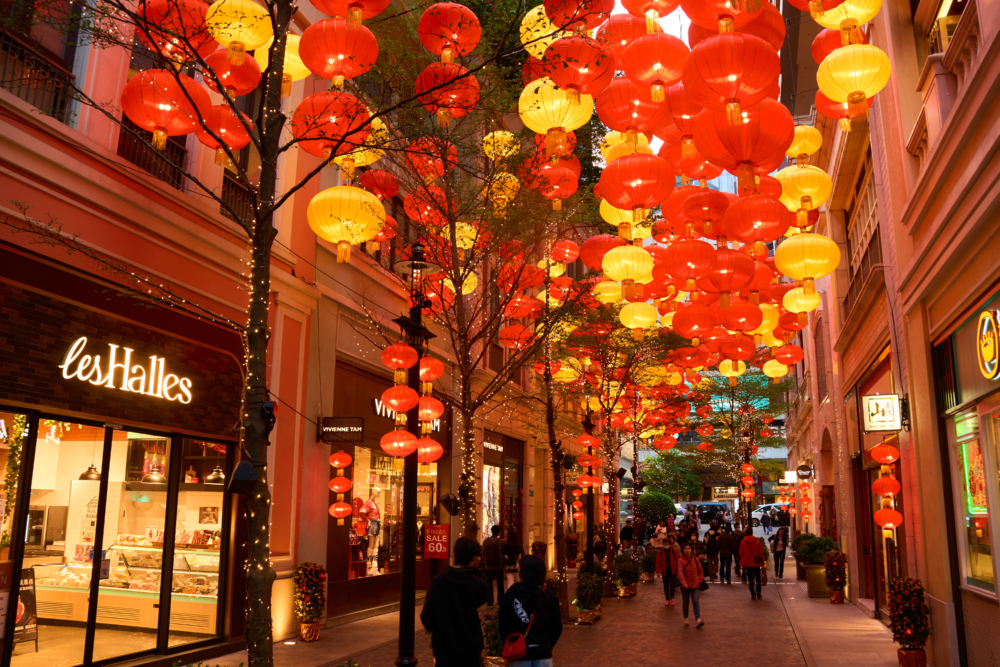 逾800個金紅燈籠海喜氣滿載