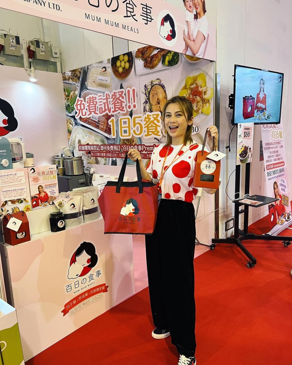 因此，就有不少網民指該名「走數女藝人」很有可能是早前移居英國的吳日言