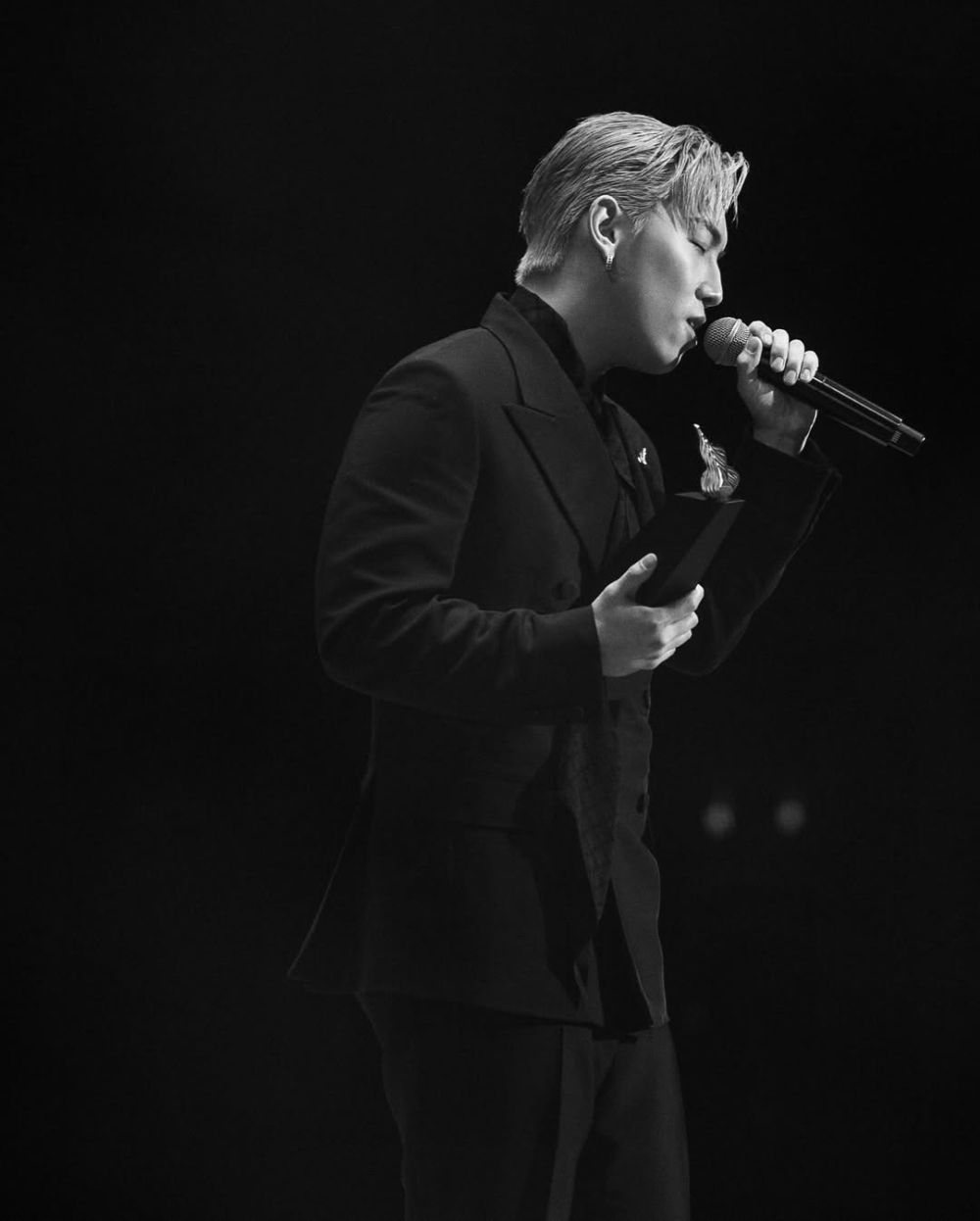 而事實上，MC在完成早前倒數場後便患上重感冒，在演唱會第四場的彩排上已不時邊抹鼻水邊唱歌