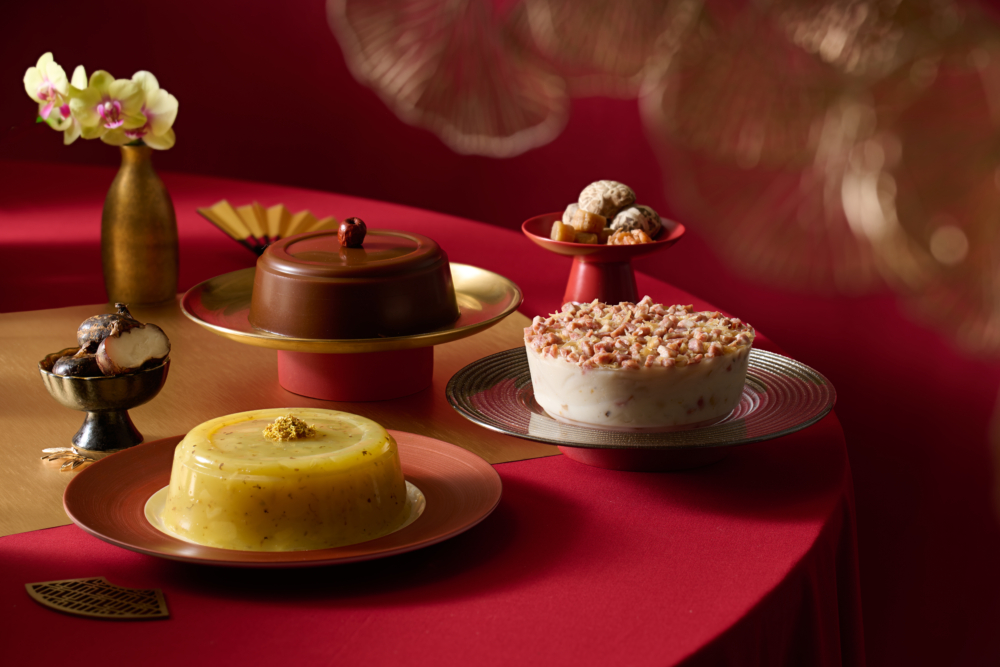 沖繩黑糖椰汁年糕、瑤柱臘味蘿蔔糕及桂花馬蹄糕。