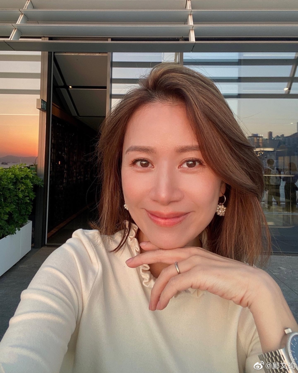 近日鄺文珣上傳了一段影片,當中她當住老公面談論對方缺點
