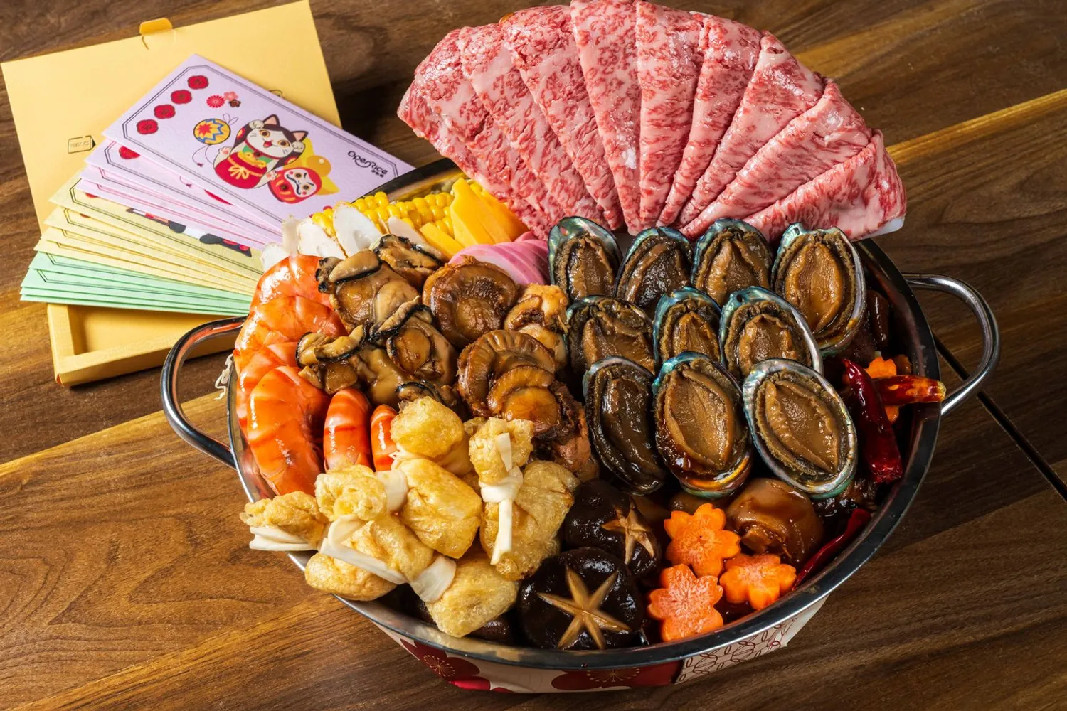 招牌A5宮崎和牛壽喜燒盆菜。