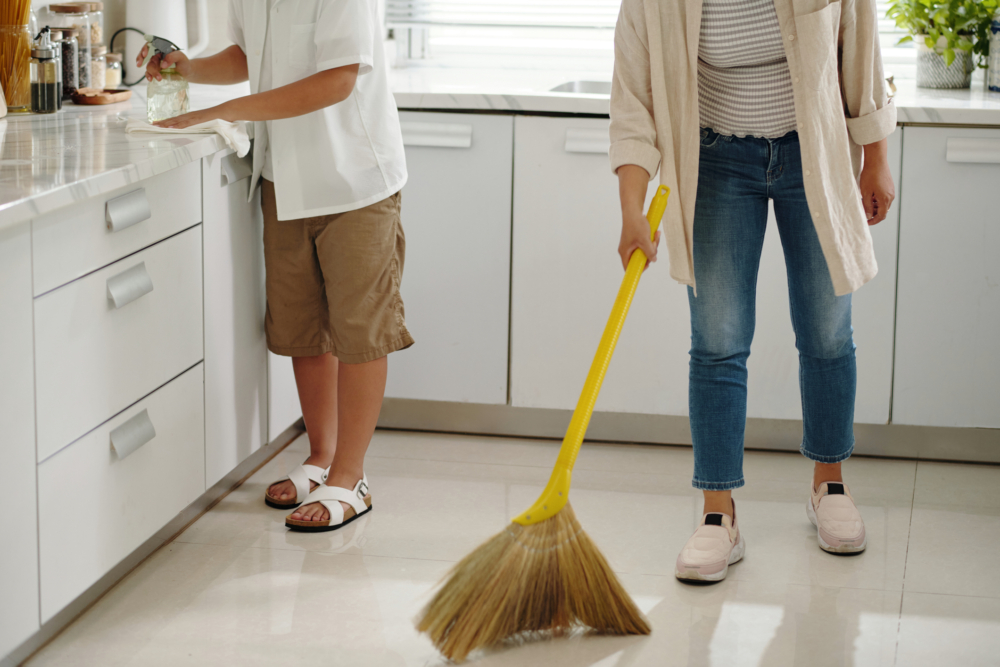 傳説初一掃地會把家裡的財運掃除們，所以這一日不能進行大掃除。