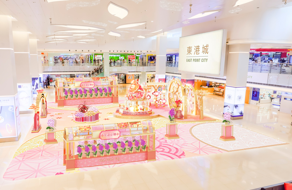 東港城：「花語心願」主題裝置。