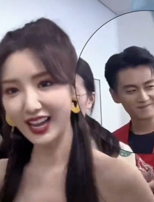 陳曉眼神中充滿了愛意