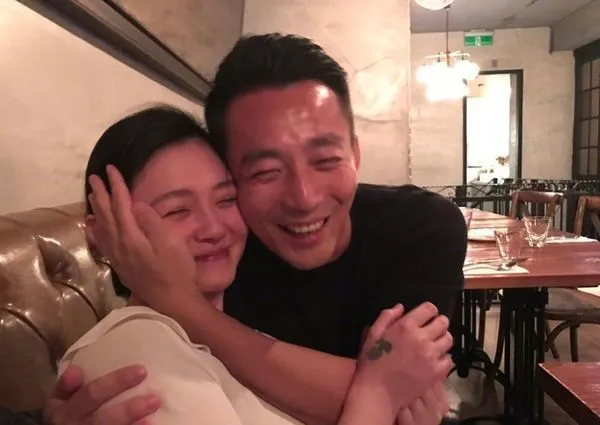 帖文上傳後迅速引起網民們兩極討論，留言指：「表演型人格的大男孩」